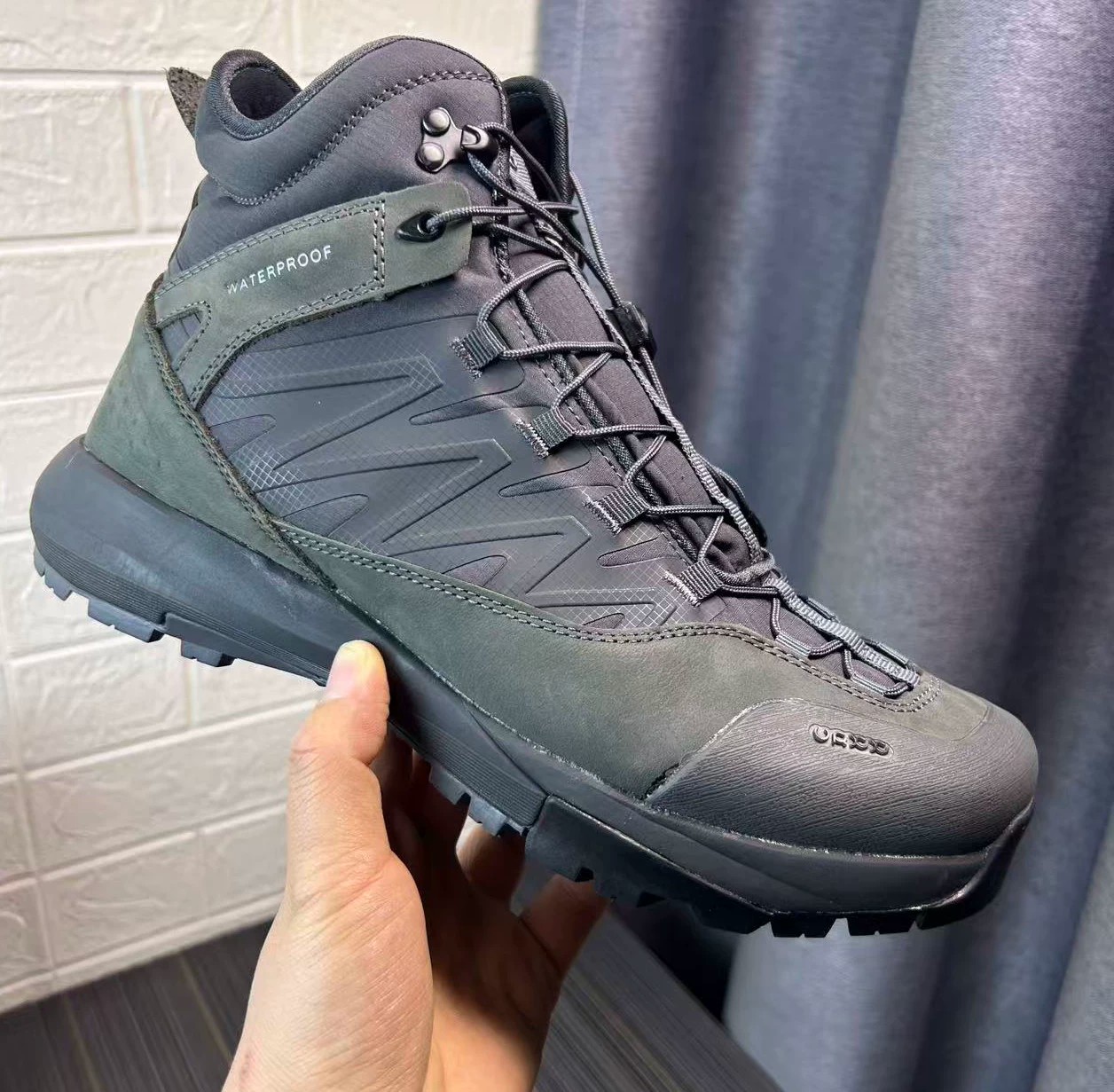 Streetwear Outdoor Brand - Sepatu Hiking Kulit High Top Pria